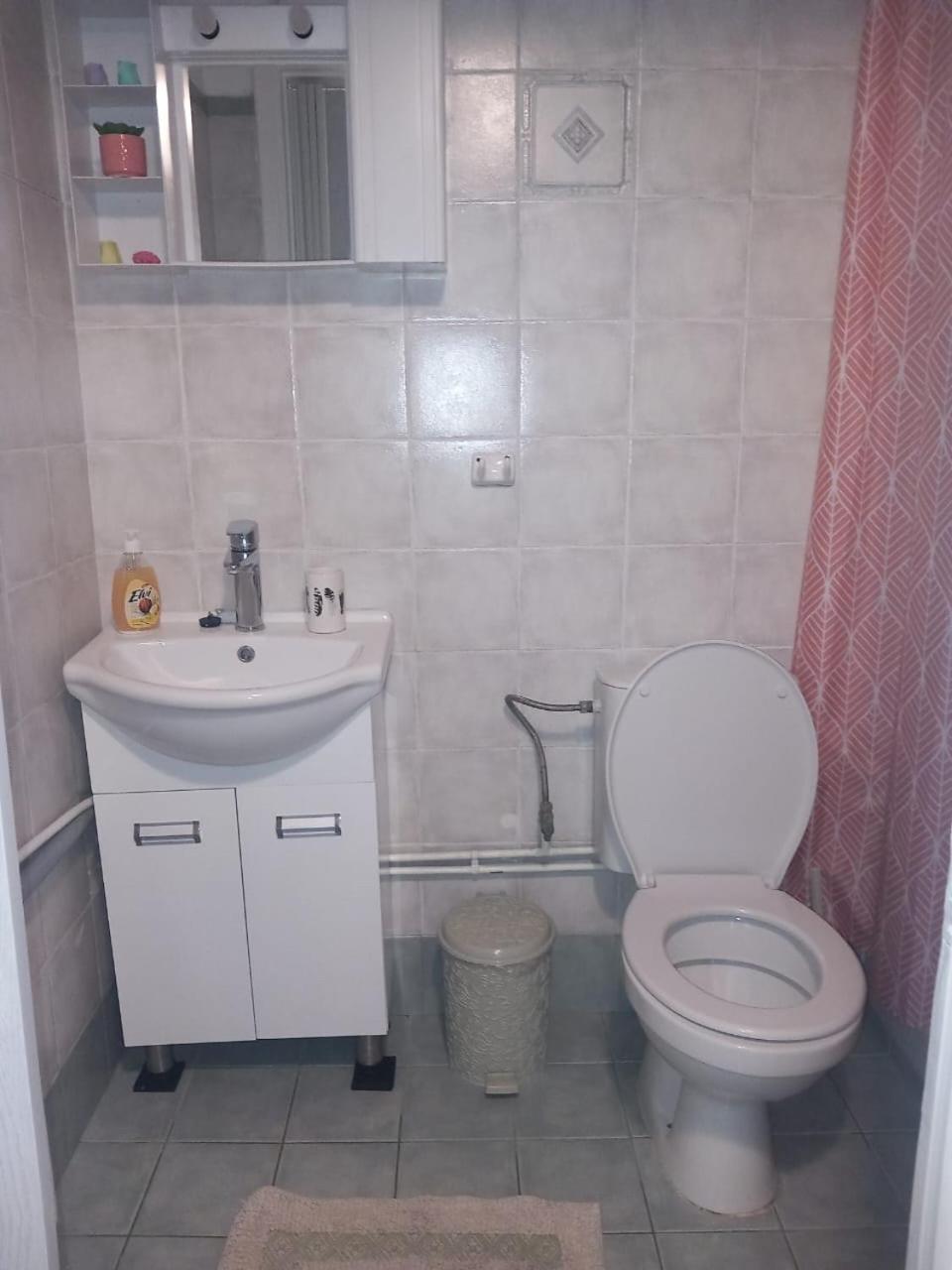 Central Apartments Eretria Ngoại thất bức ảnh