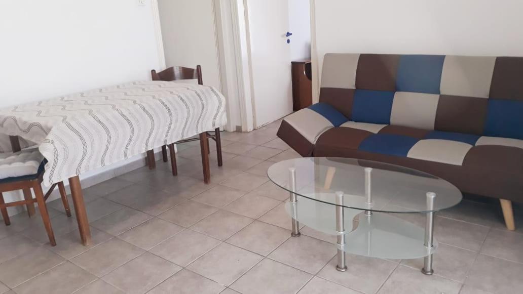 Central Apartments Eretria Ngoại thất bức ảnh